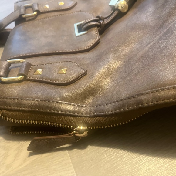 Imoshion Metallic Brown Shoulder Bag with Tassel - Picture 6 of 9